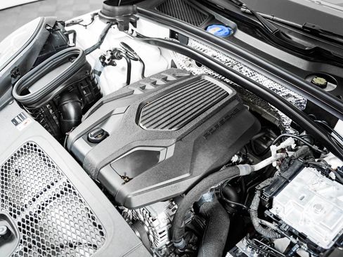 Certified 2026 Porsche Macan AWD/4WD image 13