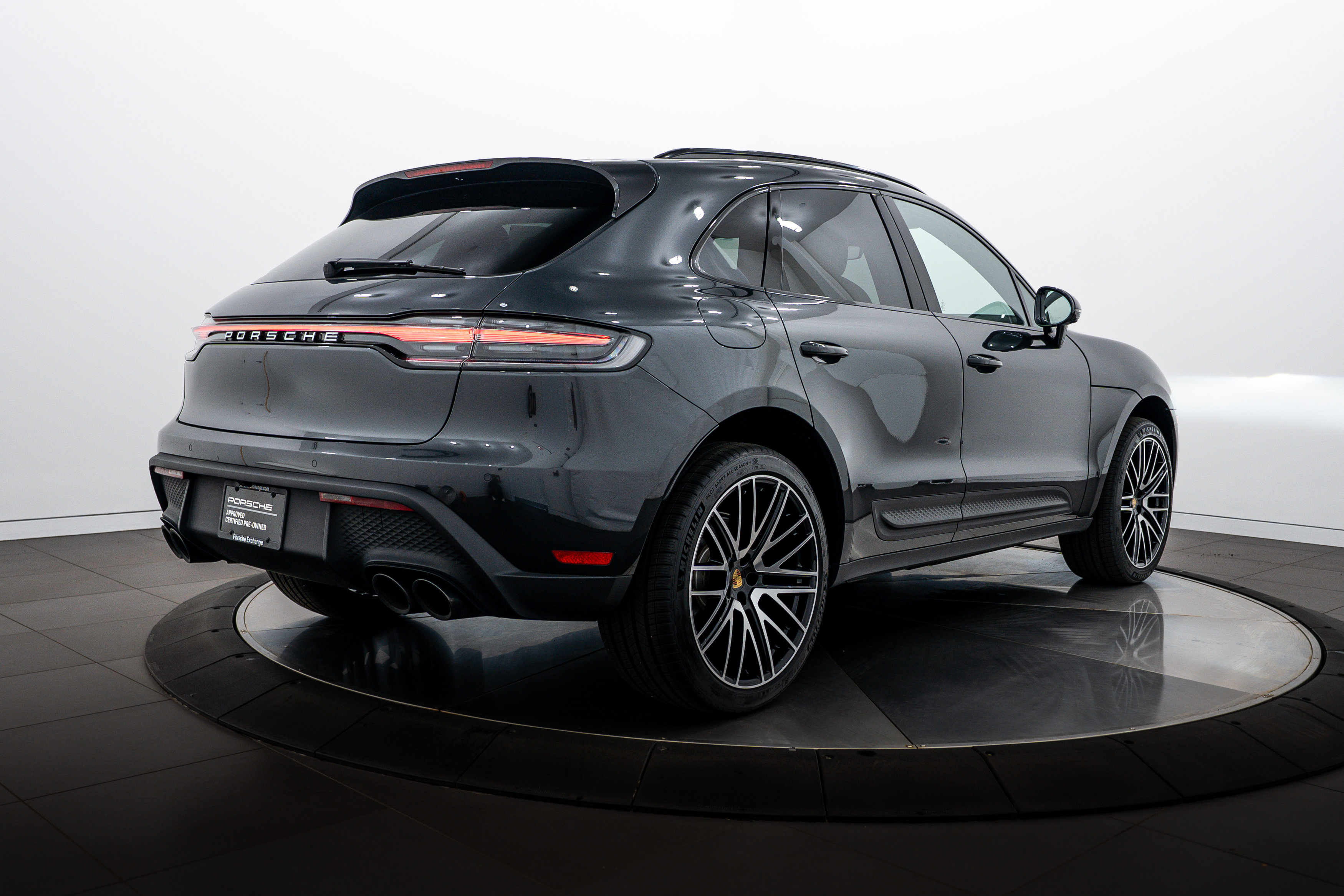 Certified 2026 Porsche Macan AWD/4WD image 7