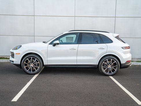 Certified 2026 Porsche Cayenne AWD/4WD image 2