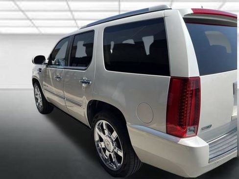 Used 2010 Cadillac Escalade Premium AWD/4WD image 3