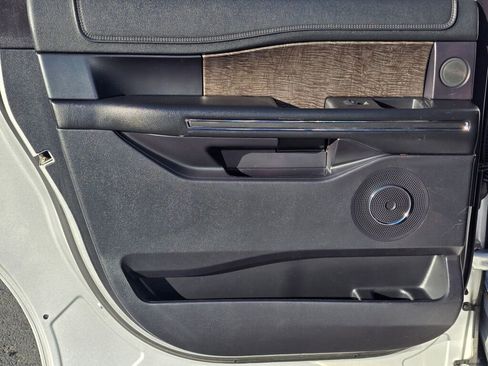 Used 2019 Ford Expedition Max Limited image 23