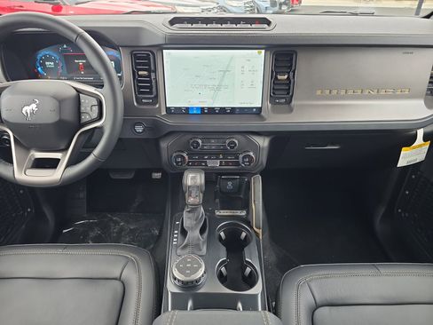 New 2025 Ford Bronco Badlands w/ Sasquatch Package AWD/4WD image 8
