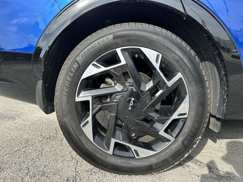 Certified 2025 Kia Sportage SX FWD image 18