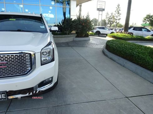 Used 2015 GMC Yukon Denali w/ Open Road Package AWD/4WD image 36