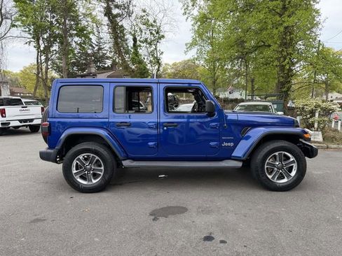 Used 2018 Jeep Wrangler Unlimited Sahara w/ Dual Top Group AWD/4WD image 11