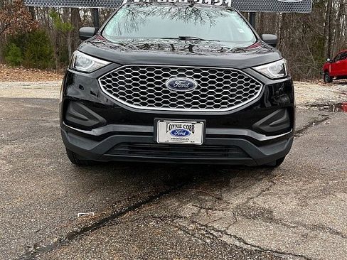 Used 2023 Ford Edge SE image 2