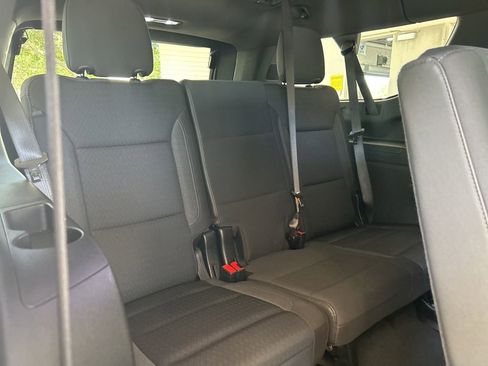 Used 2025 Chevrolet Suburban LS RWD image 31