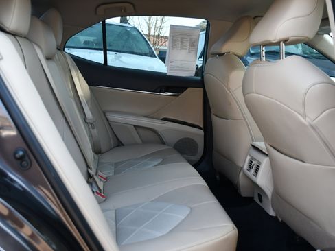 Certified 2019 Toyota Camry XLE image 17