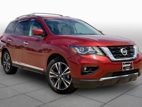 Used 2017 Nissan Pathfinder Platinum FWD image 3