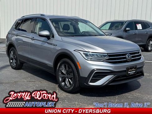 Used 2022 Volkswagen Tiguan SE image 1
