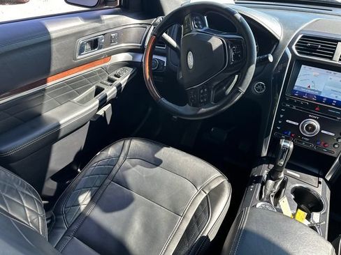 Used 2018 Ford Explorer Platinum AWD/4WD image 25