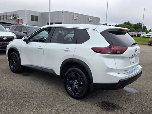 New 2026 Nissan Rogue SV FWD image 9