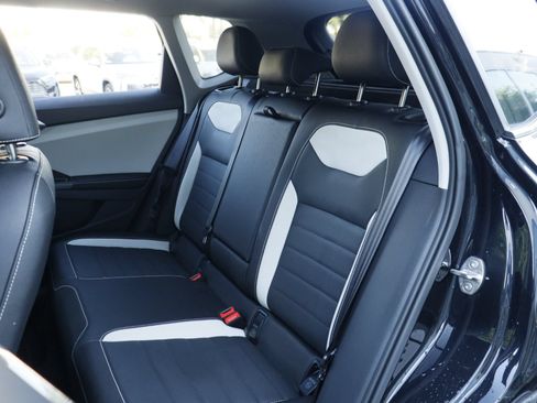 Certified 2025 Volkswagen Taos SEL AWD/4WD image 28