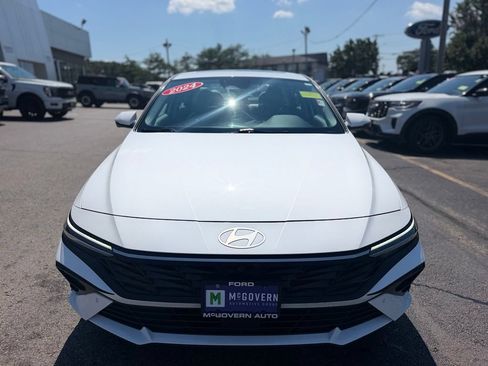 Used 2024 Hyundai Elantra Limited FWD image 11