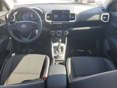 Used 2024 Hyundai Venue Limited FWD image 17