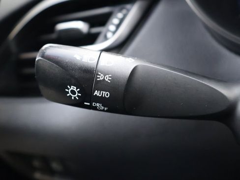 Used 2018 Toyota C-HR XLE FWD image 15