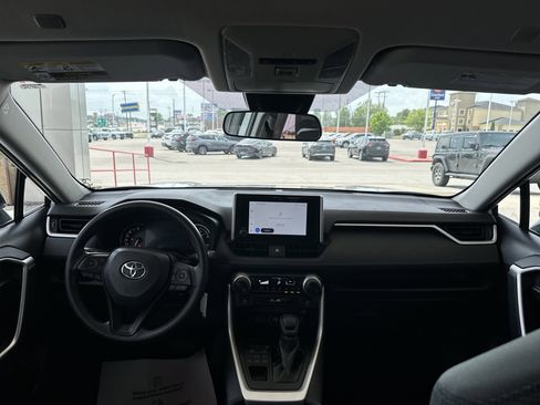 Used 2025 Toyota RAV4 LE AWD/4WD image 21