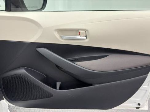 Used 2021 Toyota Corolla LE FWD image 19