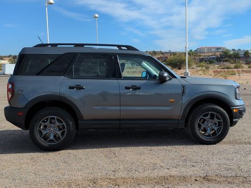 Used 2022 Ford Bronco Sport Badlands image 2