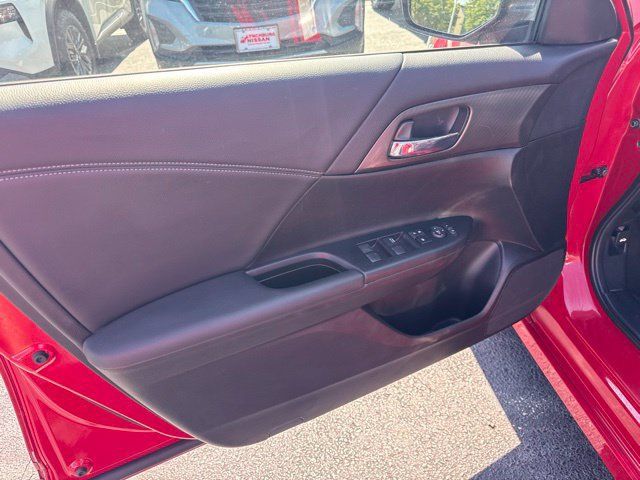 Used 2016 Honda Accord Sport image 12