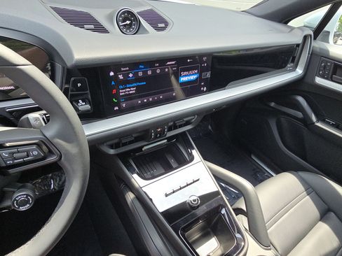 New 2025 Porsche Cayenne Coupe image 19