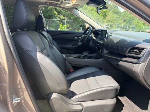 Used 2025 Nissan Rogue SV w/ SV Premium Package FWD image 20