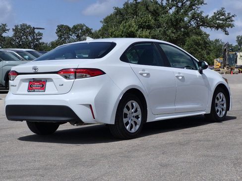 Certified 2025 Toyota Corolla LE FWD image 5