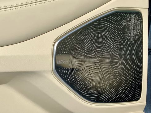 Used 2017 Genesis G90 3.3T Premium image 55