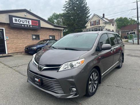 Used 2018 Toyota Sienna XLE w/ Protection Package AWD/4WD image 2