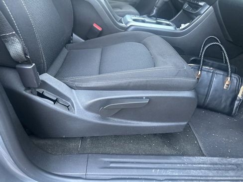 Used 2018 Chevrolet Colorado LT image 12