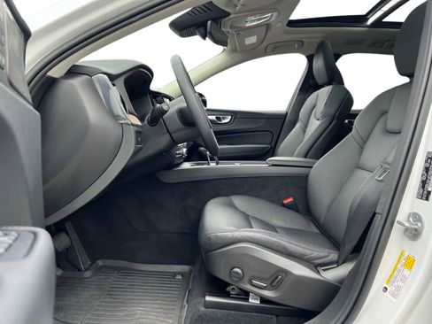 Used 2023 Volvo XC60 B5 Plus w/ Climate Package image 10