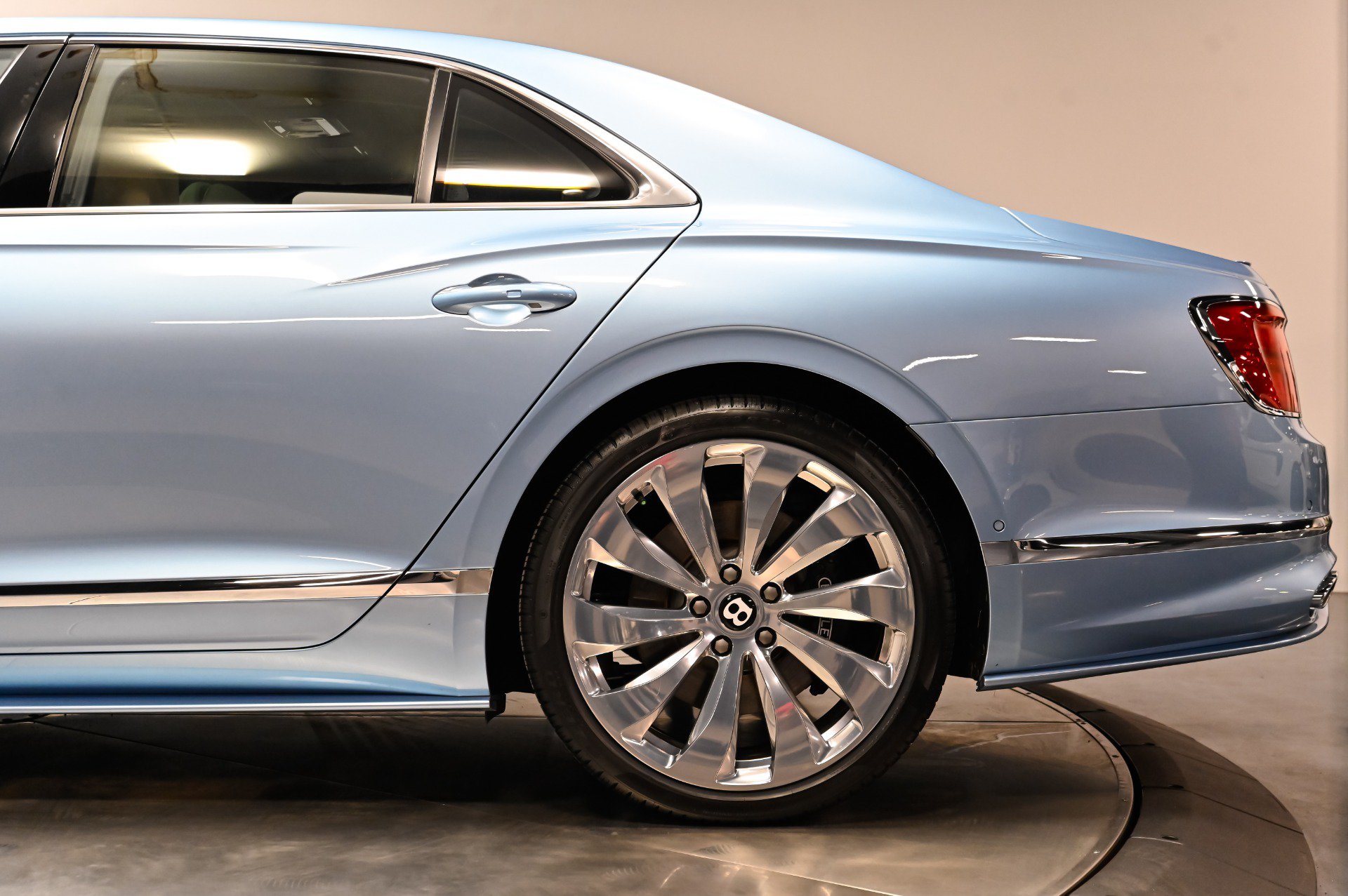 Used 2022 Bentley Flying Spur V8 AWD/4WD image 28
