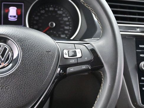 Used 2021 Volkswagen Tiguan SE FWD image 16