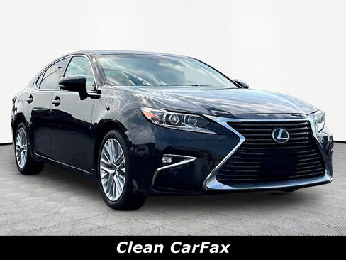 Used 2017 Lexus ES 350 w/ Ultra Luxury Package FWD image 3