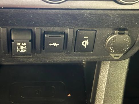 Used 2022 Toyota Tacoma TRD Off-Road AWD/4WD image 28