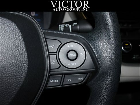 Used 2020 Toyota Corolla LE FWD image 18