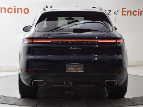 Used 2024 Porsche Cayenne AWD/4WD image 5