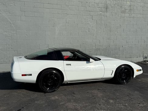 Used 1996 Chevrolet Corvette Coupe RWD image 16
