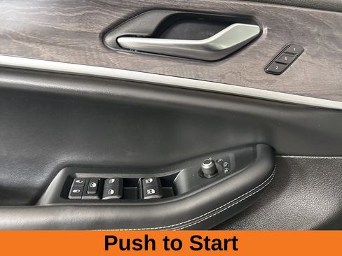 Used 2023 Jeep Grand Cherokee L Limited w/ Luxury Tech Group II image 9