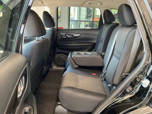 Used 2019 Nissan Rogue SV FWD image 20