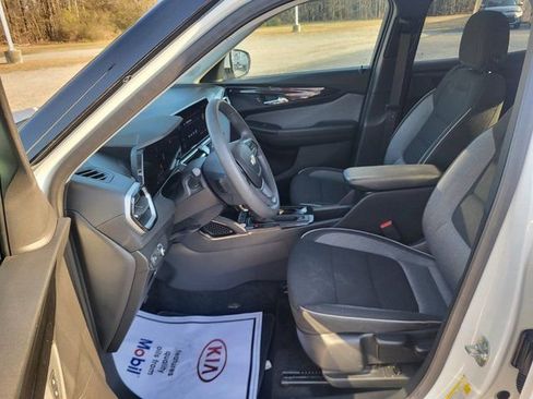 Used 2025 Chevrolet TrailBlazer LT image 11