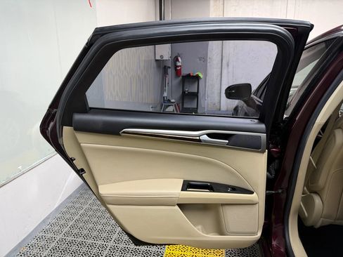 Used 2013 Ford Fusion SE image 14