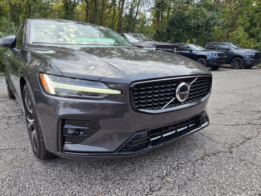 Used 2023 Volvo S60 B5 Plus FWD image 11