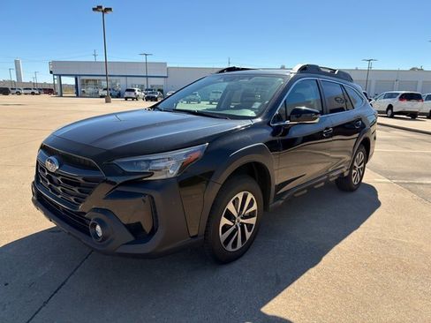 Used 2024 Subaru Outback Premium image 6