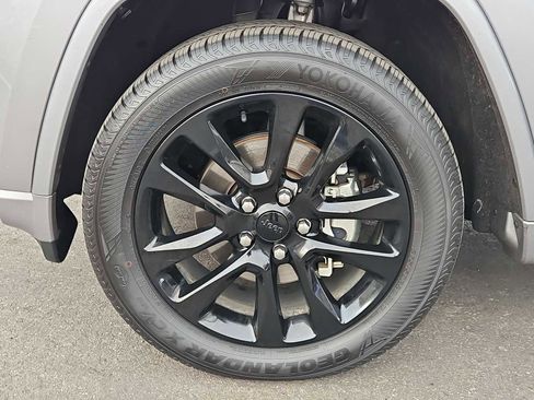 Used 2019 Jeep Grand Cherokee Altitude image 14