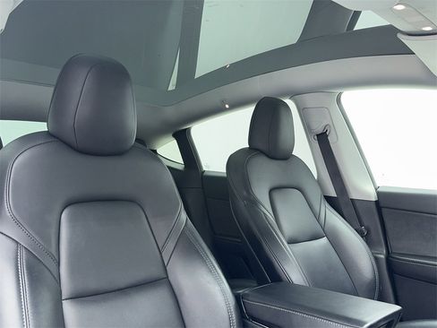 Used 2021 Tesla Model Y Long Range image 49