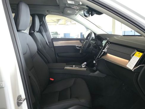 Certified 2024 Volvo XC40 B5 Ultimate w/ Protection Package Premier AWD/4WD image 10