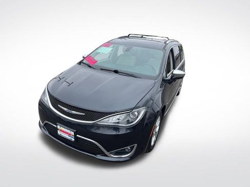 Used 2020 Chrysler Pacifica Limited image 32
