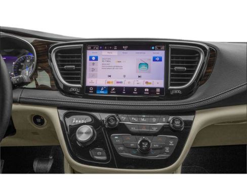 Certified 2025 Chrysler Pacifica Limited FWD image 9
