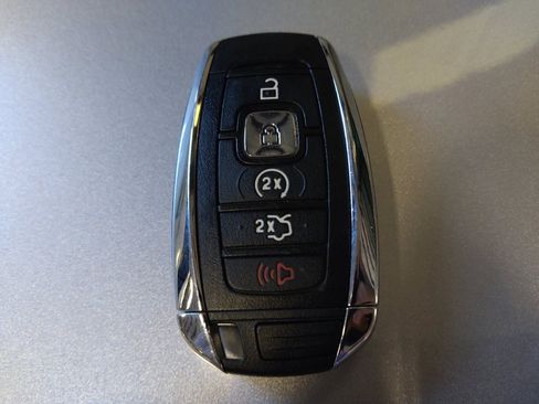 Used 2018 Lincoln MKC Select w/ Select Plus Package FWD image 32